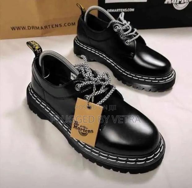 Dr.Martens Low 'Smooth Upper Body Sneakers'./Black White.