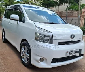 Toyota Voxy 2010 White