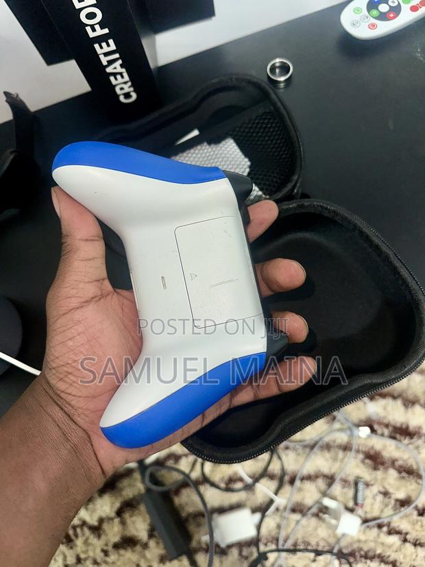 Xbox Controller- Shock Blue - thumbnail 2