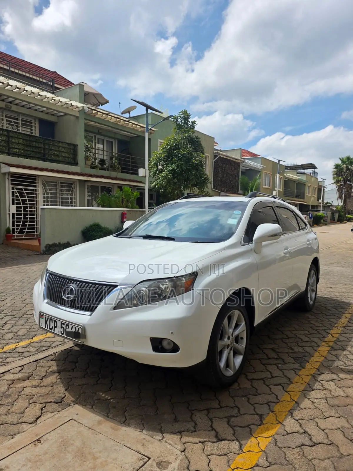 Toyota Lexcen 2010 White