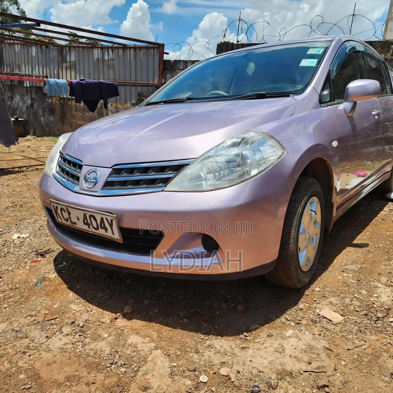 Nissan Tiida 2010 Pink