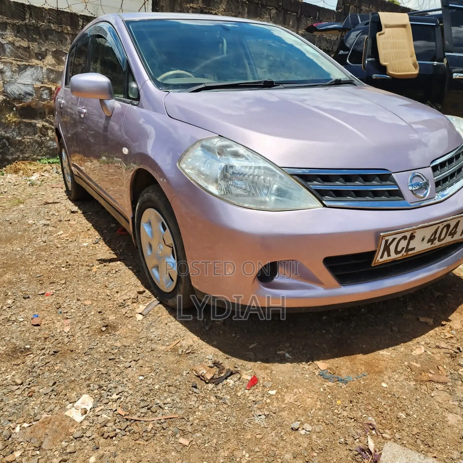 Nissan Tiida 2010 Pink