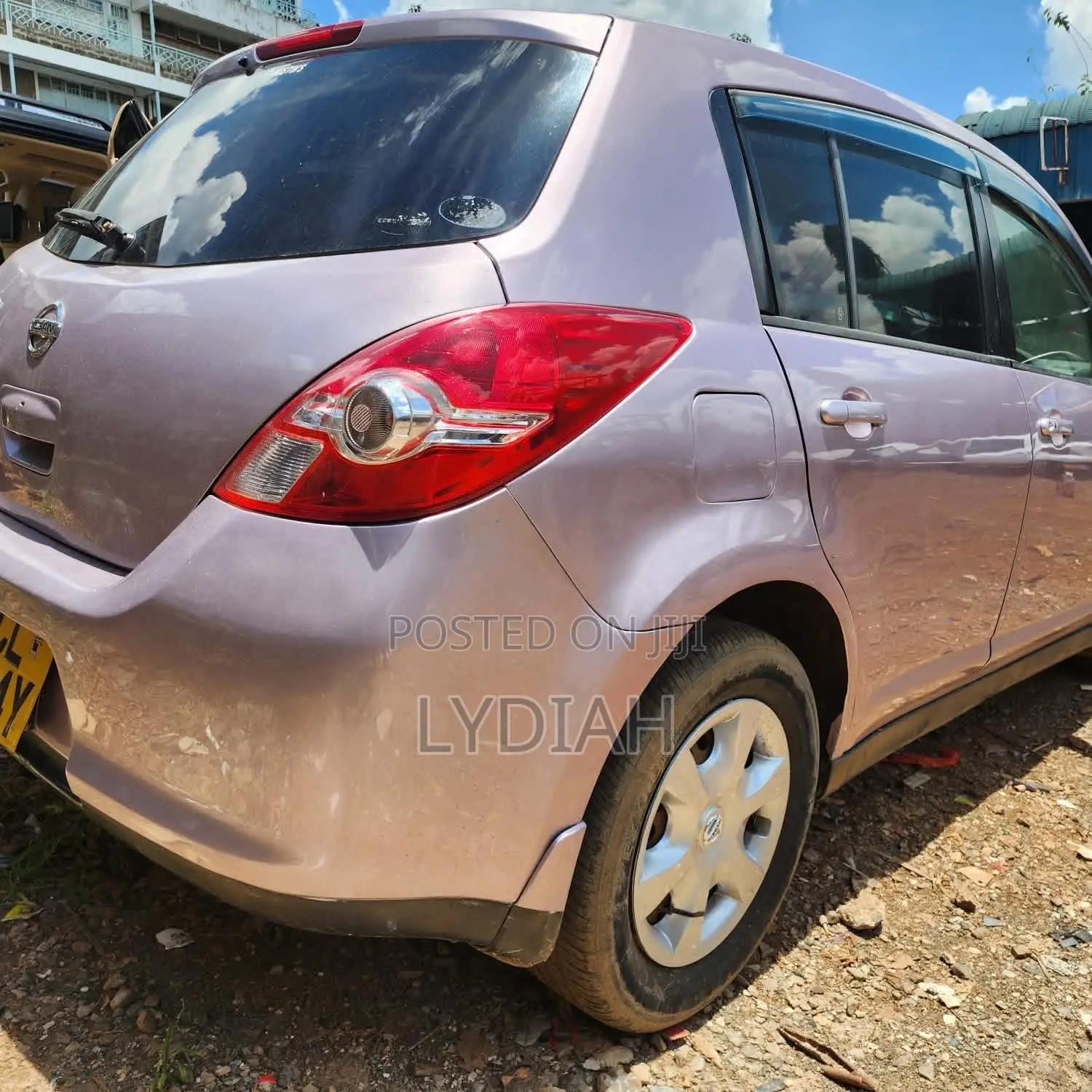 Nissan Tiida 2010 Pink