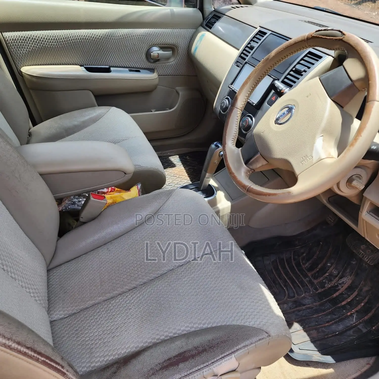 Nissan Tiida 2010 Pink