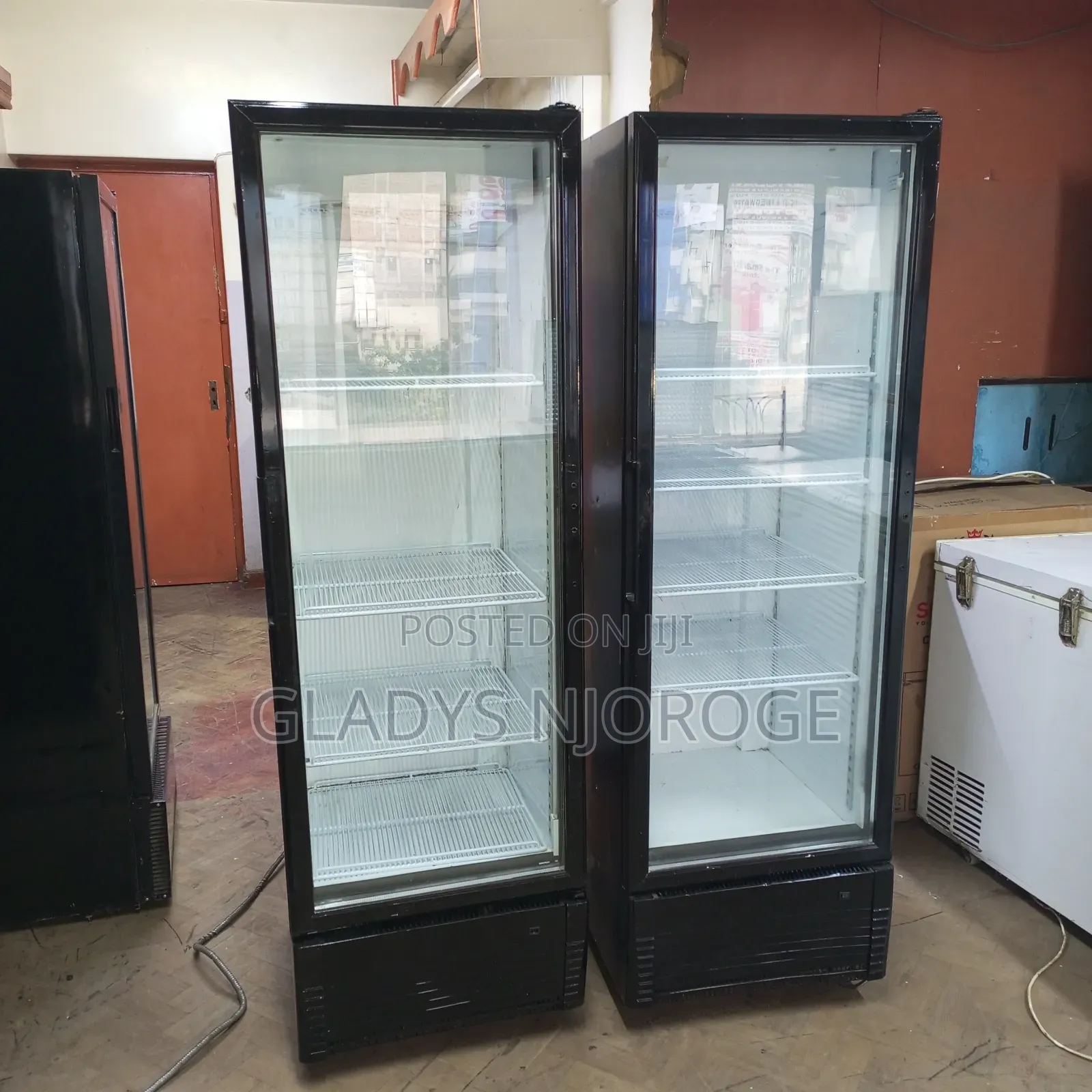 Elegant Chiller 400l Well Maintained