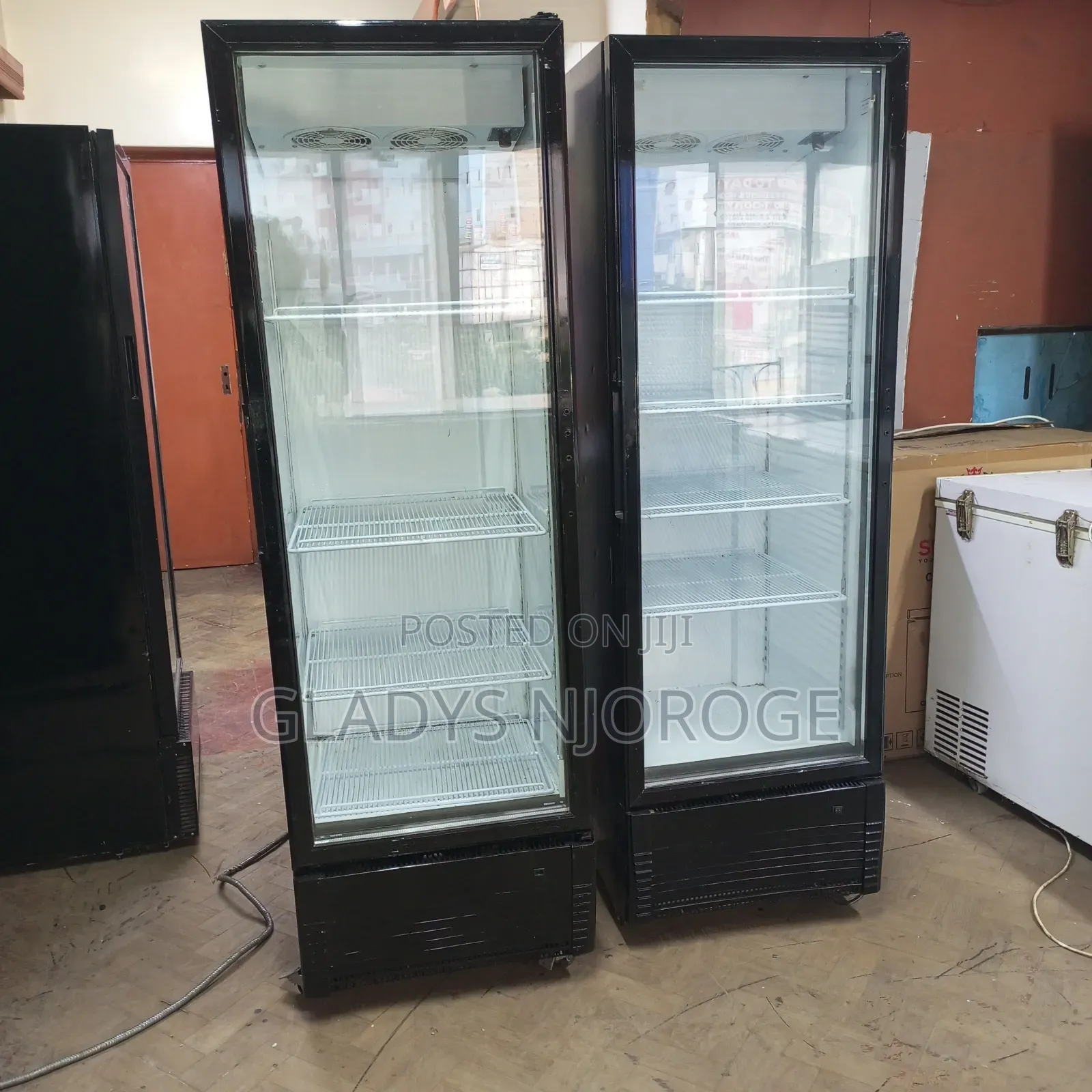 Elegant Chiller 400l Well Maintained
