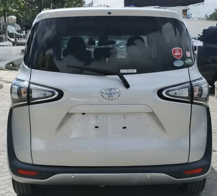 Toyota Sienta 1.5 FWD (6-seater) 2019 Silver