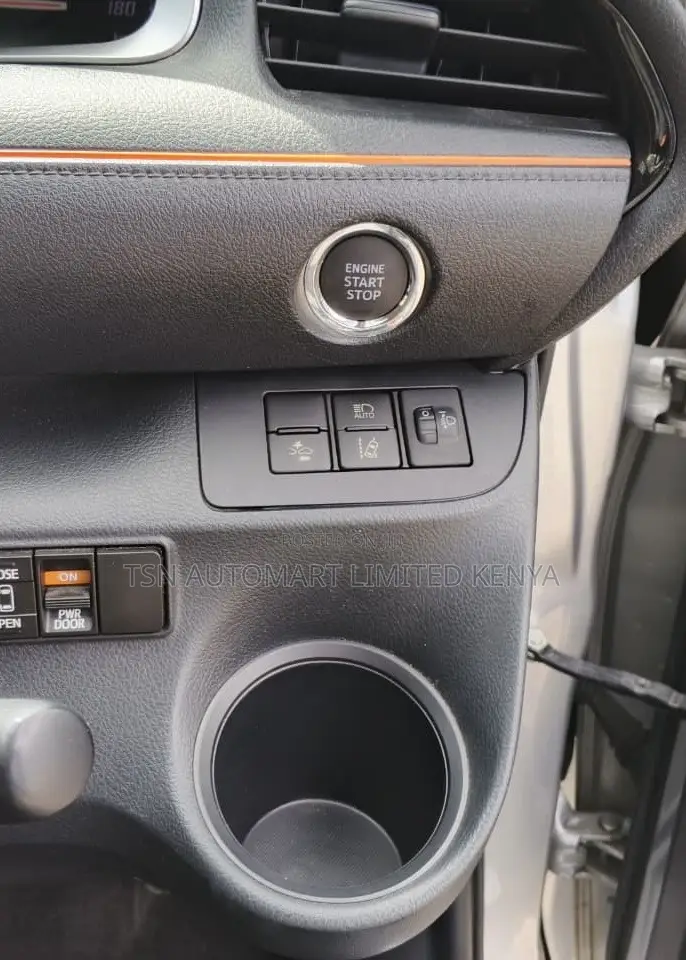 Toyota Sienta 1.5 FWD (6-seater) 2019 Silver