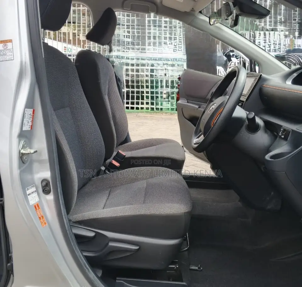 Toyota Sienta 1.5 FWD (6-seater) 2019 Silver
