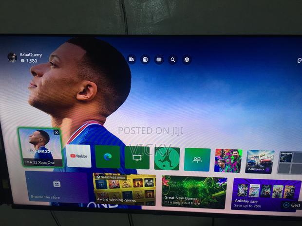Xbox One S - main view