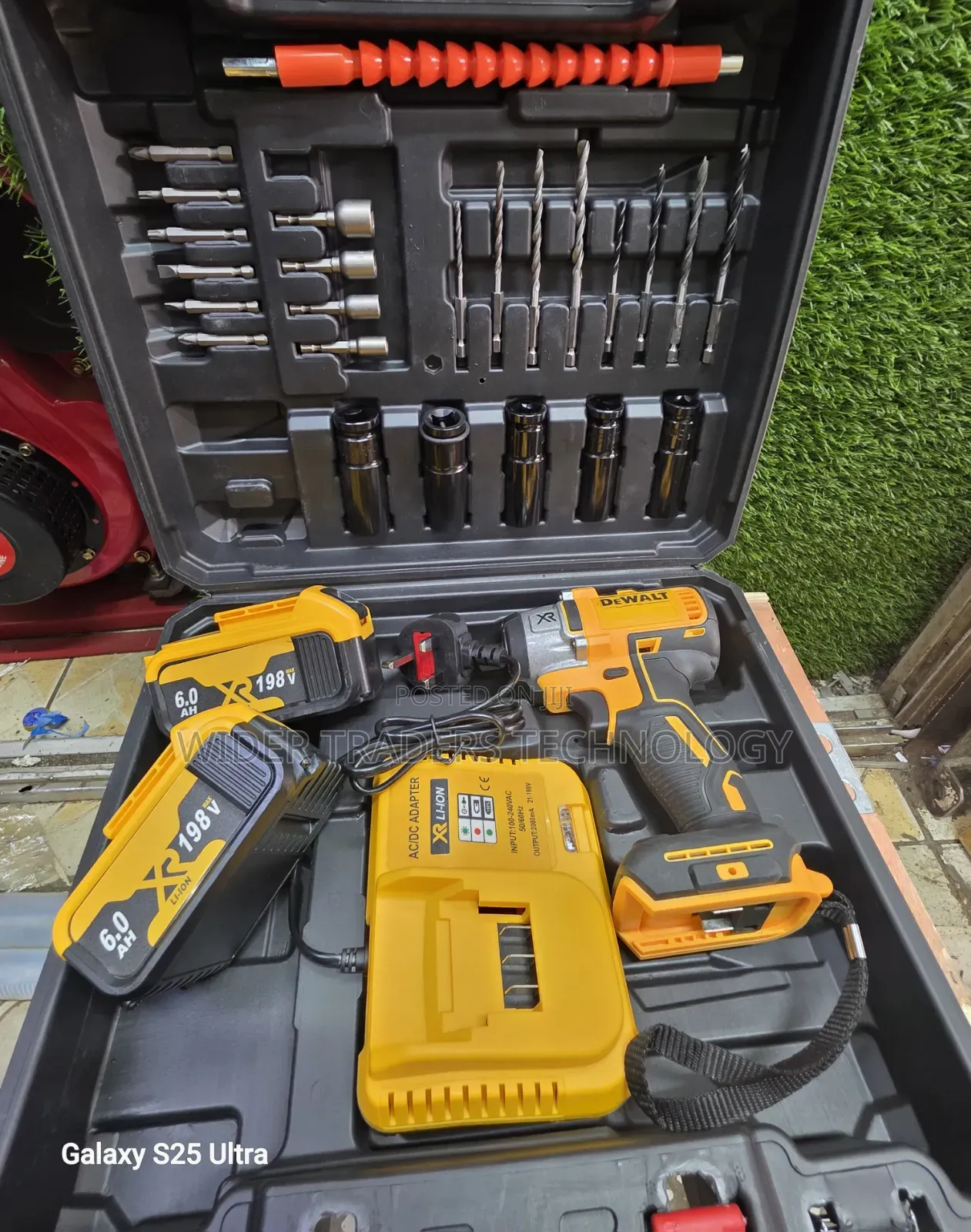 Dewalt Cordless Impact Wrench Set With Two 198v Lithium-Ion Batteries