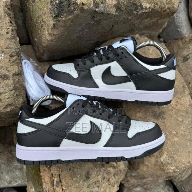 Nike Junior Dunk Low Retro Trainer