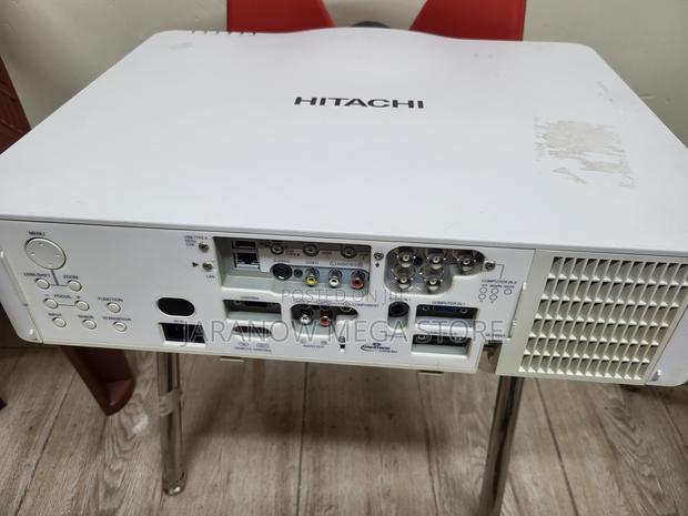 Hitachi Cp-Wx8240a 3lcd Projector - thumbnail 2
