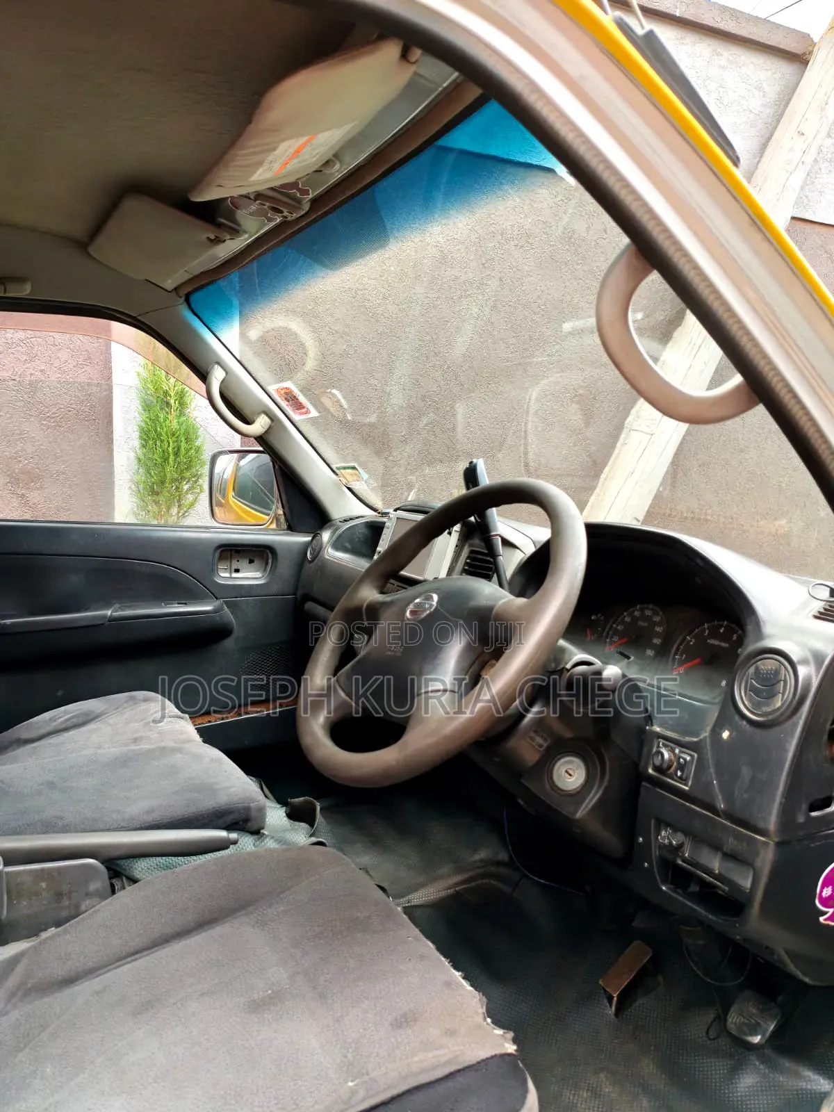 Nissan Caravan (Urvan) 2010 Yellow