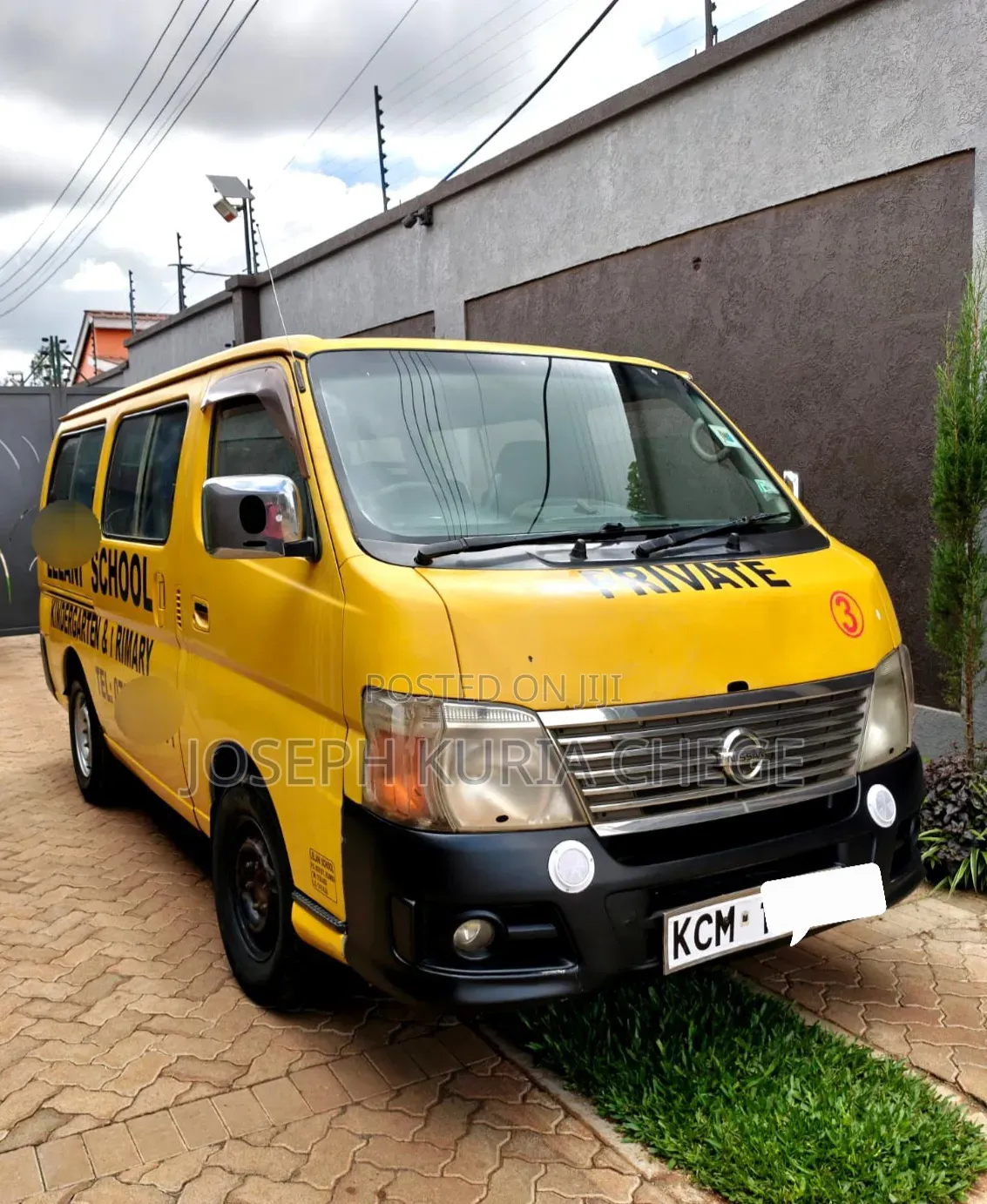 Nissan Caravan (Urvan) 2010 Yellow
