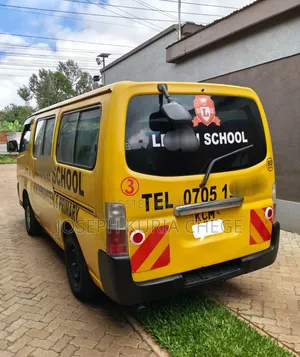 Nissan Caravan (Urvan) 2010 Yellow