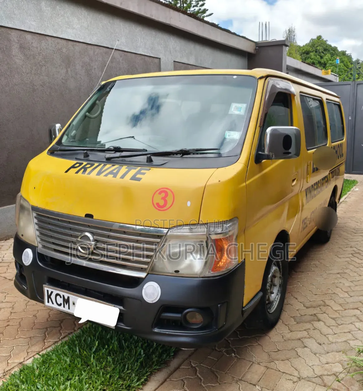 Nissan Caravan (Urvan) 2010 Yellow