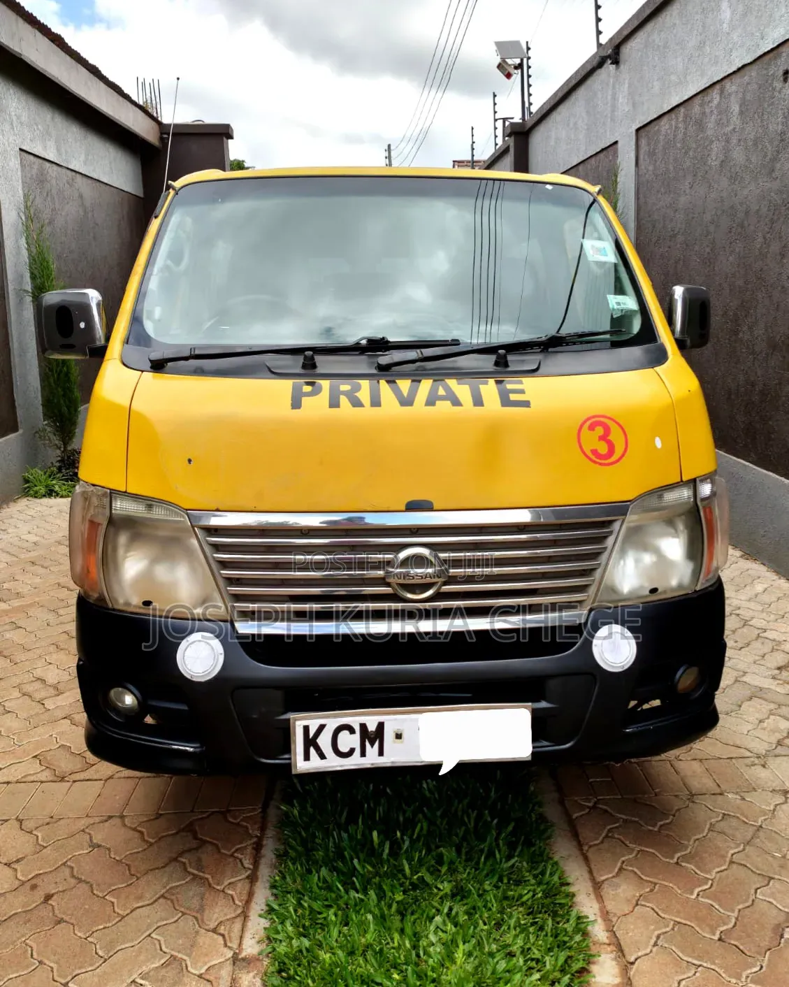 Nissan Caravan (Urvan) 2010 Yellow