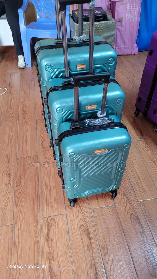Luxurious 3 in 1 Unbreakable Suitcases Green - thumbnail 2