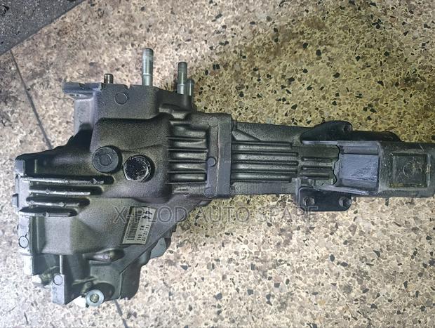 Toyota (Voxy, Noah, Esquire) New Shape -3zr Model 4wd Gearbox Transfer