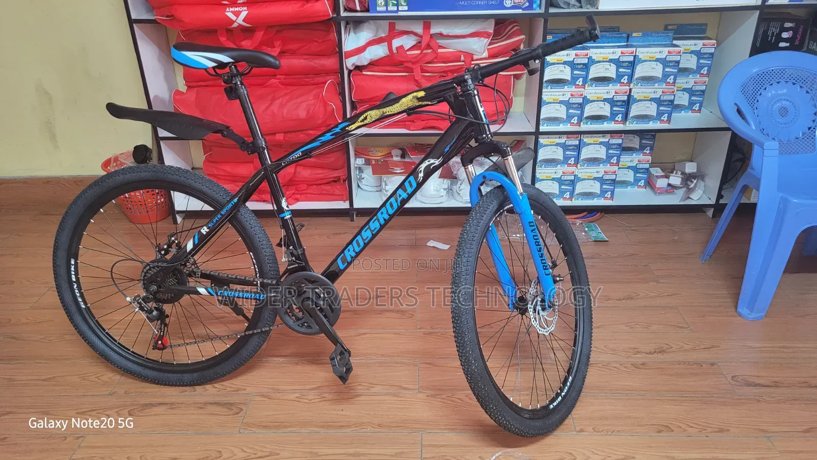 Crossroad Mountain Bike in Black and Blue Size 26"