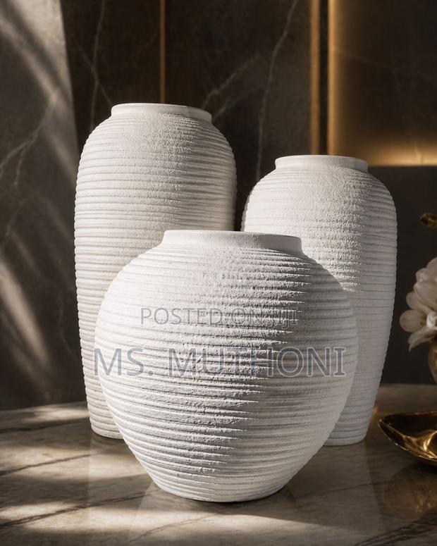 White Lille Textured Vase Set (3pcs) - main view