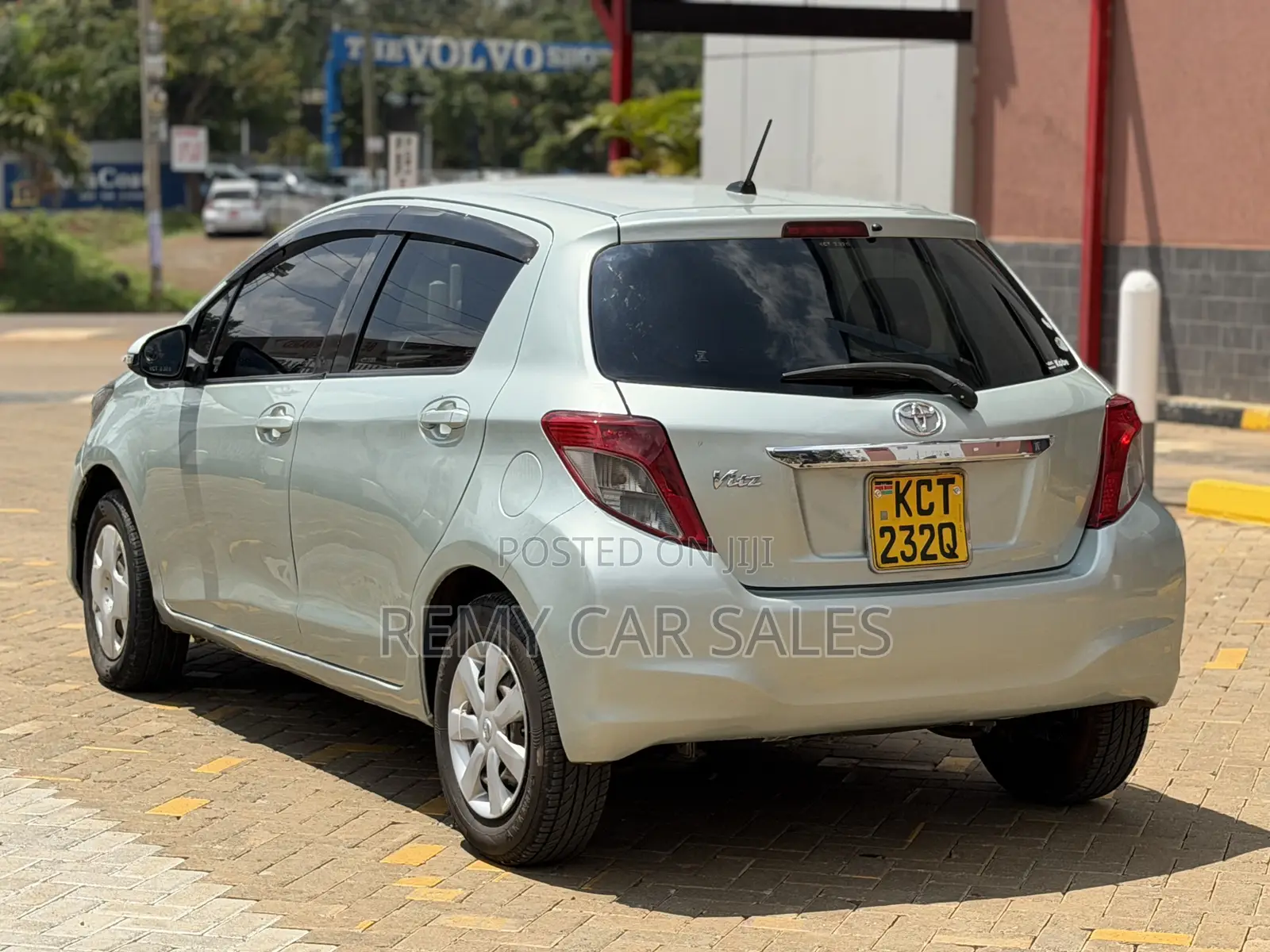 Toyota Vitz 2012 Green