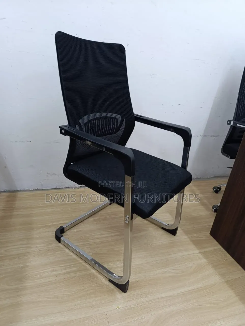 Modern High -Back Visitors Chair