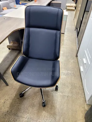 Mild Century Modern Executive Chair