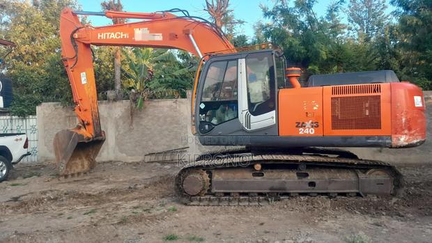 Hitachi Excavator 240 - thumbnail 4