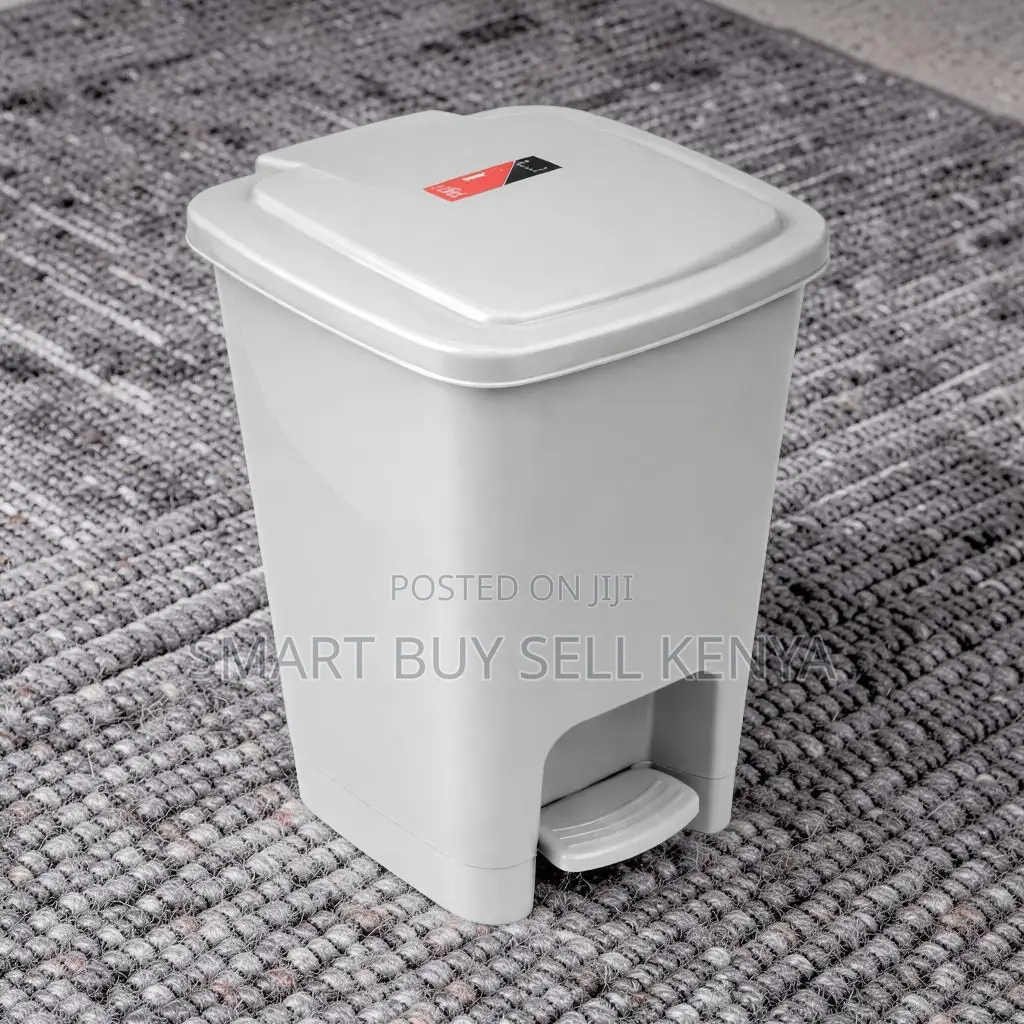 30 Litres Hard Plastic Tight-Fitting Lid Step Pedal Garbage Waste Bin