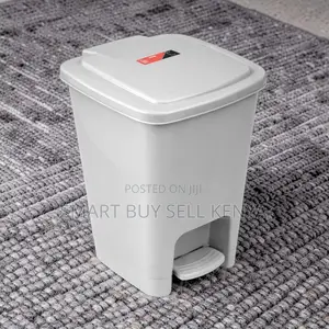 30 Litres Hard Plastic Tight-Fitting Lid Step Pedal Garbage Waste Bin
