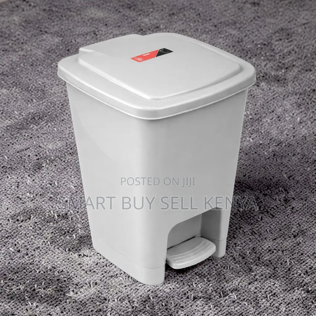 30 Litres Hard Plastic Non-Slip Bottom Pedal Step Pedal Waste Dust Bin