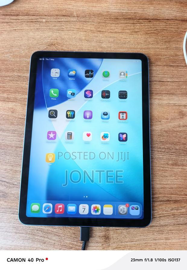 Apple iPad Air (2022) 256 GB Blue