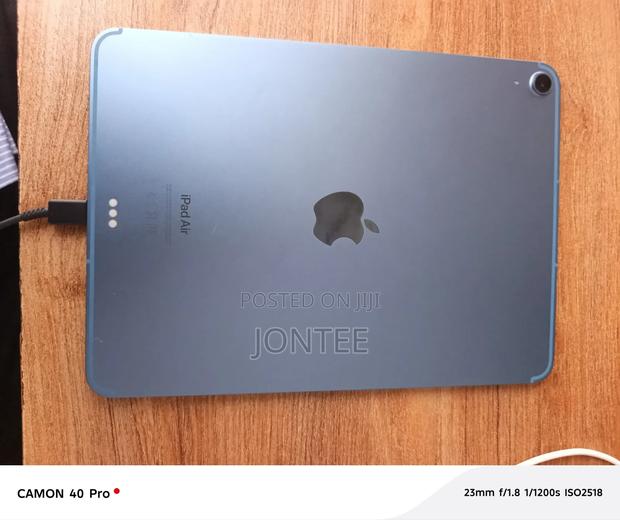 Apple iPad Air (2022) 256 GB Blue - thumbnail 2