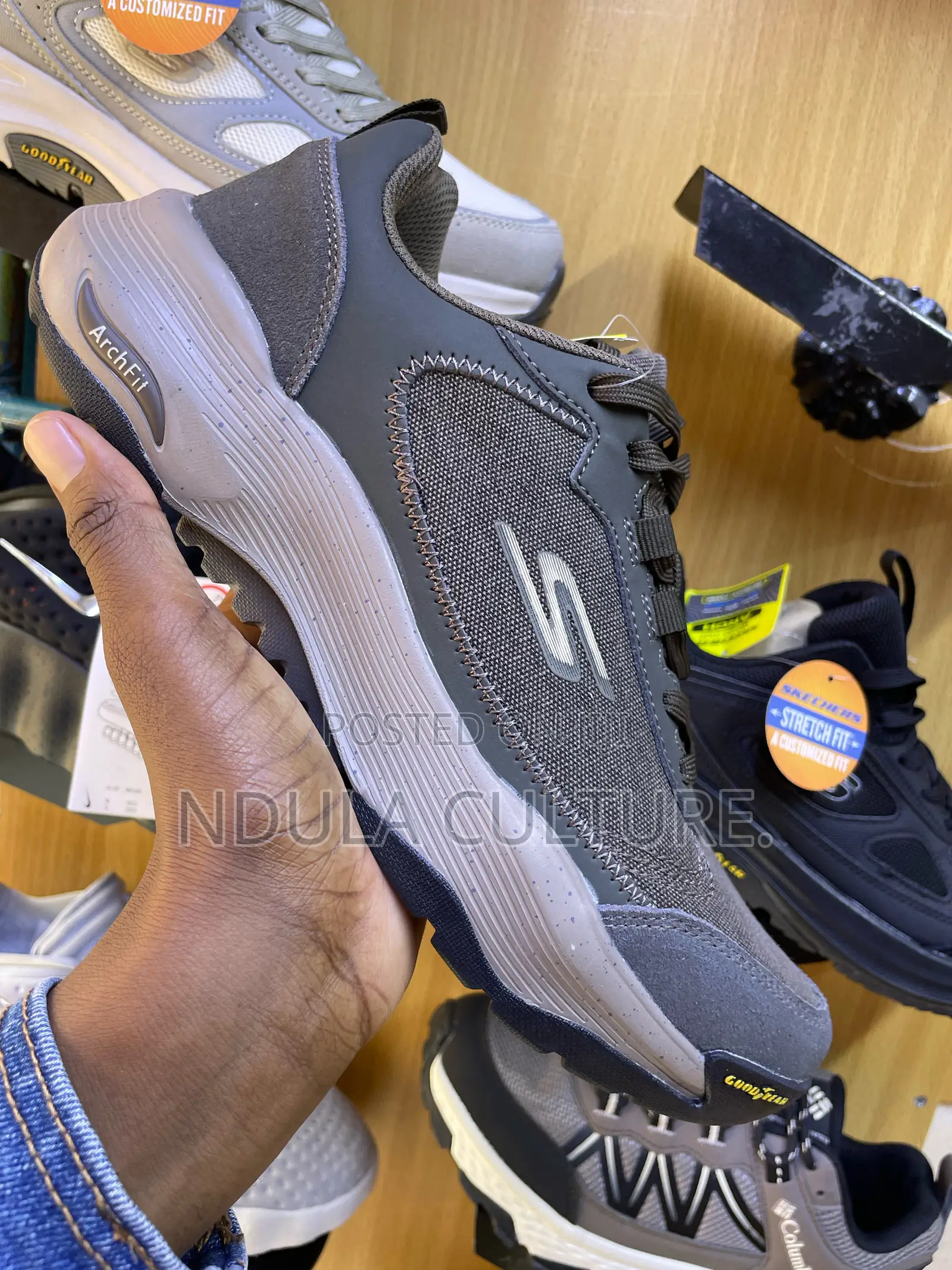 Skechers Arch Fit