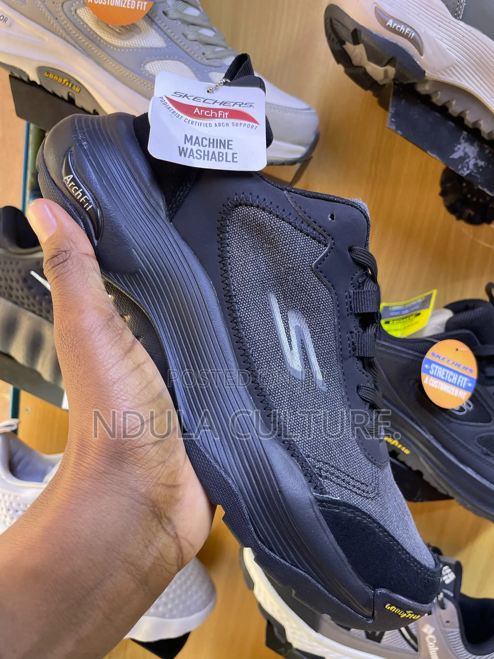 Skechers Arch Fit