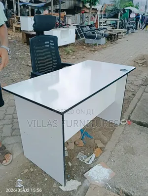 Adjustable Office Chair With Lockable Office Desks
