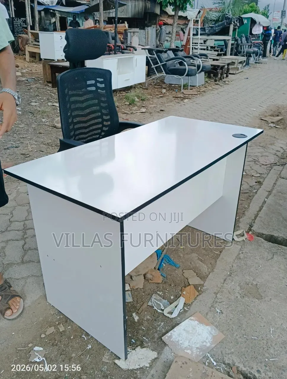 Adjustable Office Chair With Lockable Office Desks