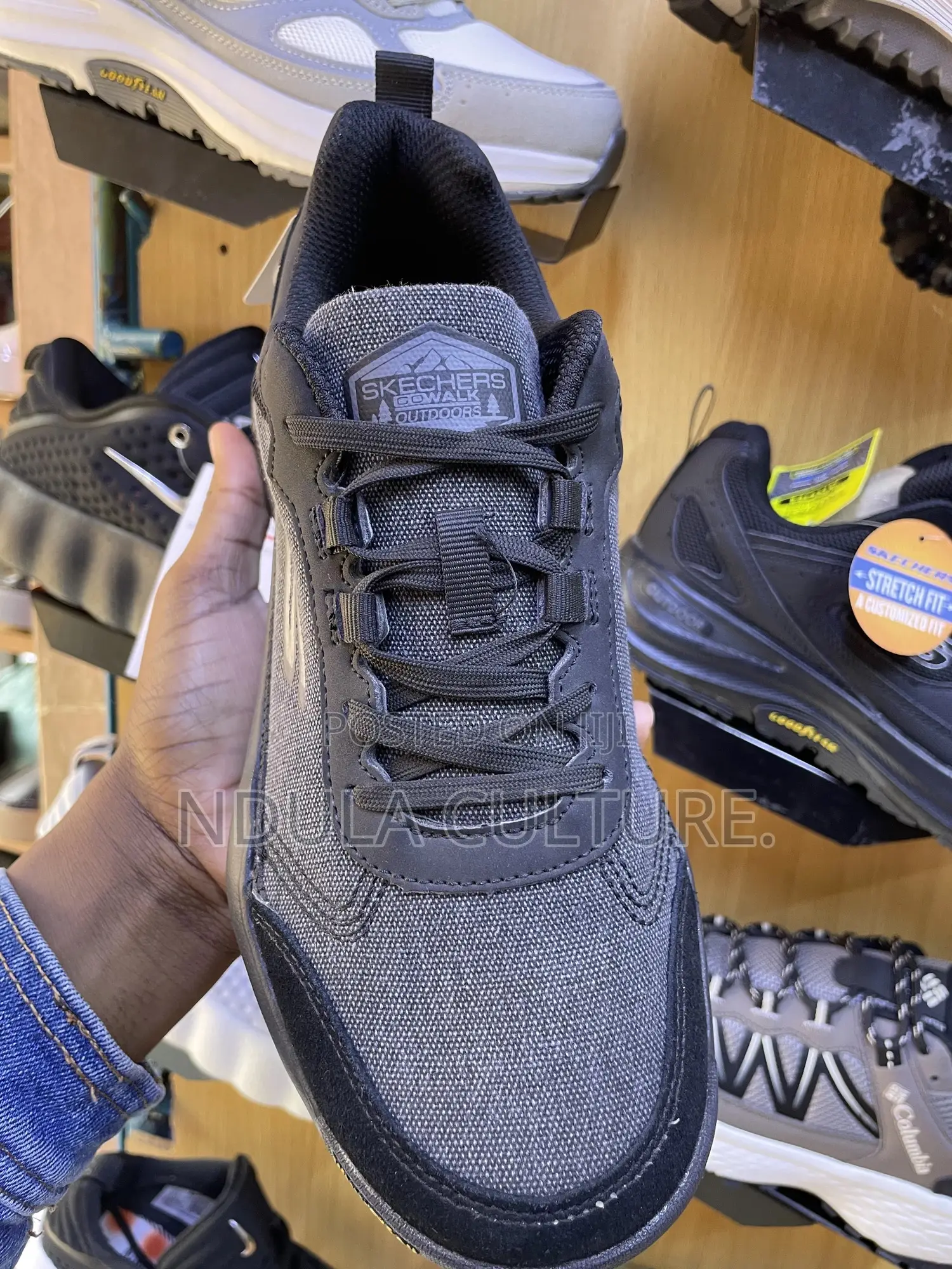 Skechers Arch Fit