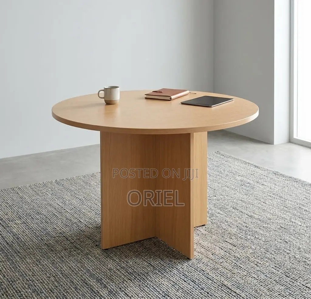 Office Boardroom Table : 4-Seater Circular Conference Table