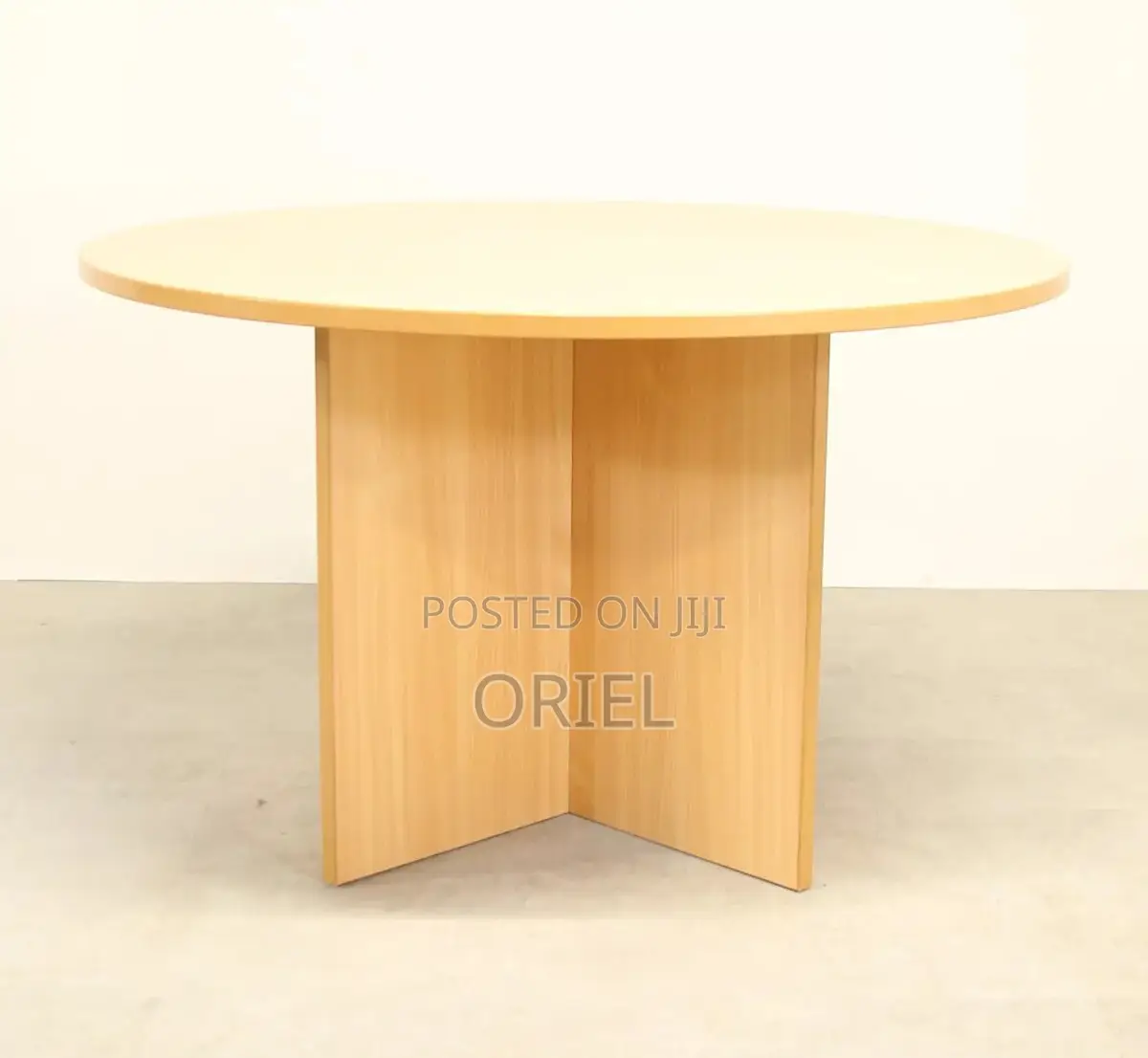 Office Boardroom Table : 4-Seater Circular Conference Table