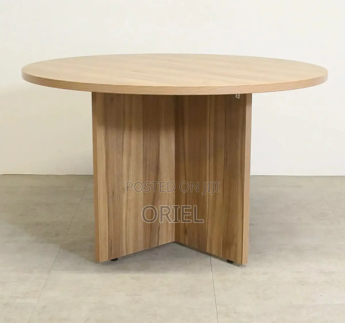 Office Boardroom Table : 4-Seater Circular Conference Table
