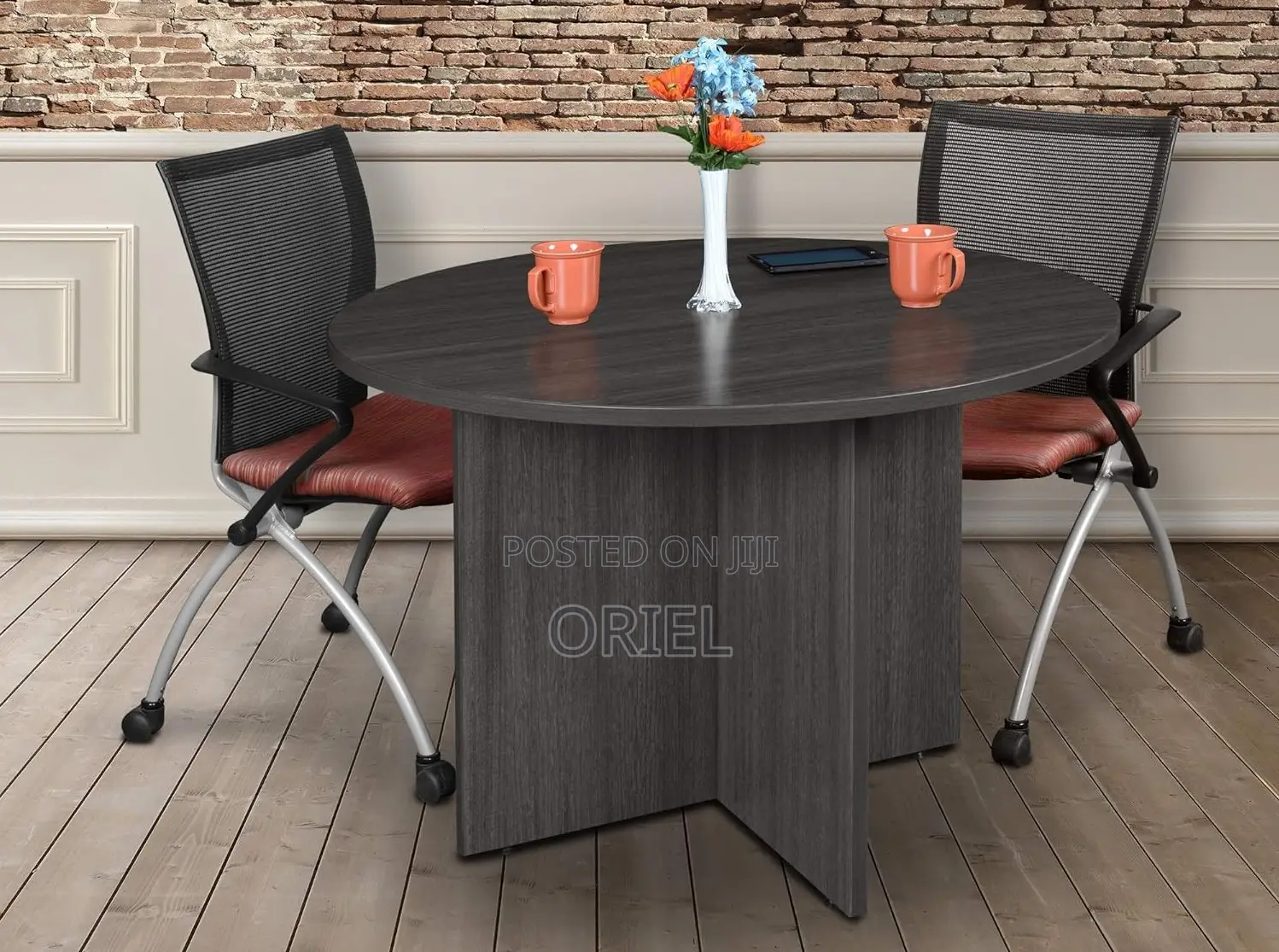 Office Boardroom Table : 4-Seater Circular Conference Table
