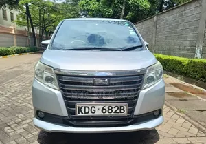 Toyota Voxy 2015 Silver