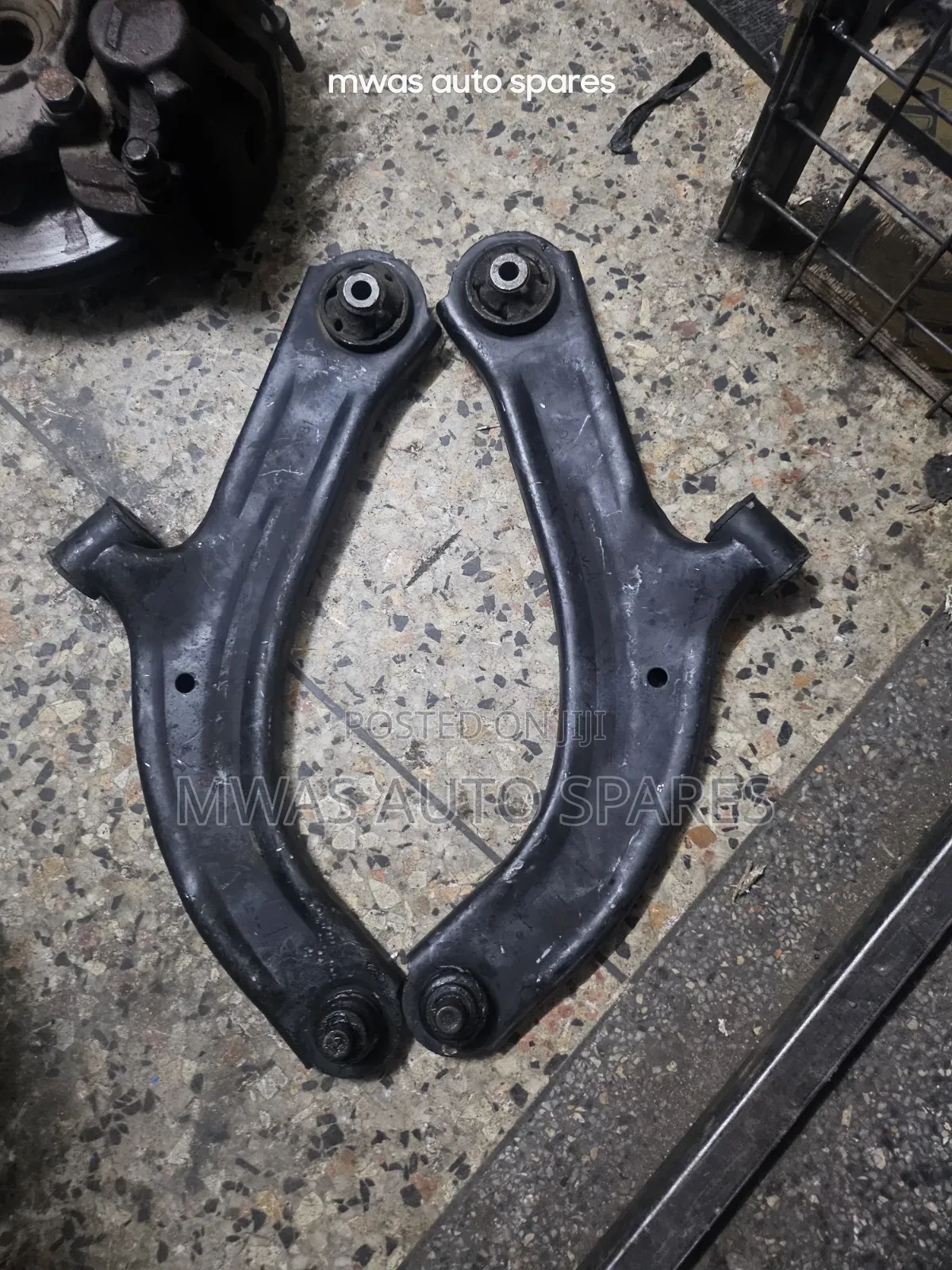Nissan Tiida Control Arm