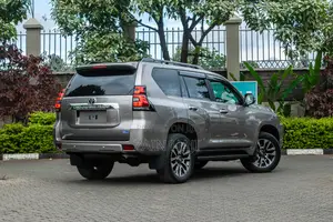 Toyota Land Cruiser Prado 2023
