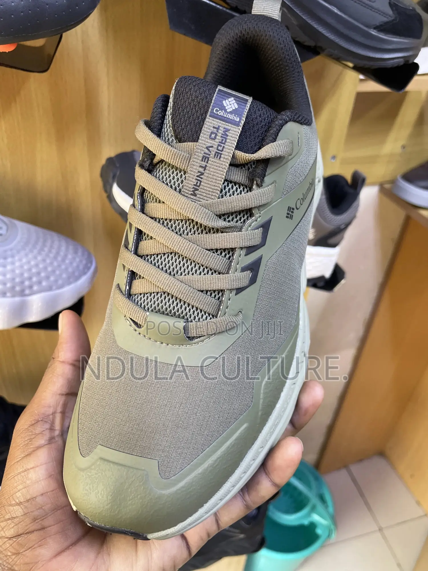 Columbia Ridgeflow Performance Trail Sneakers