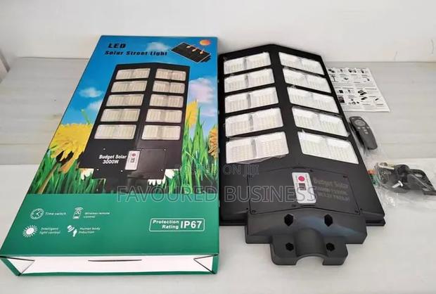 Brand New Solar Street Light 300 W With Remote / Quality Street Light