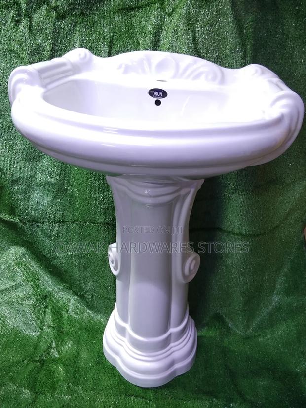 Curvy Elegant Washhandbasin With Pedestrial - thumbnail 2
